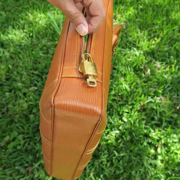 Vintage Louis Vuitton Porte Document Voyage Briefcase |Epi Leather LV Laptop Bag - Picture 6 of 13
